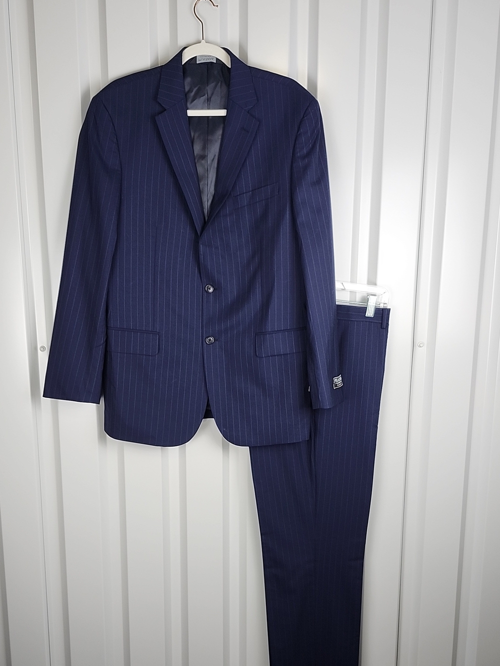 Jos. A. Bank Executive Navy Pinstripe Two-Piece Suit Sz 42L 36W Wool Unhemmed